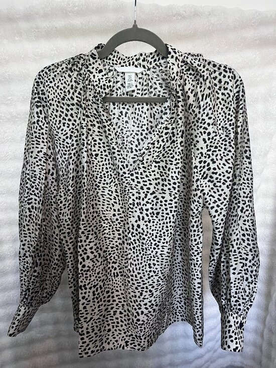 H&M Tops - H&M Black & White Leopard Print Balloon Sleeve Blouse